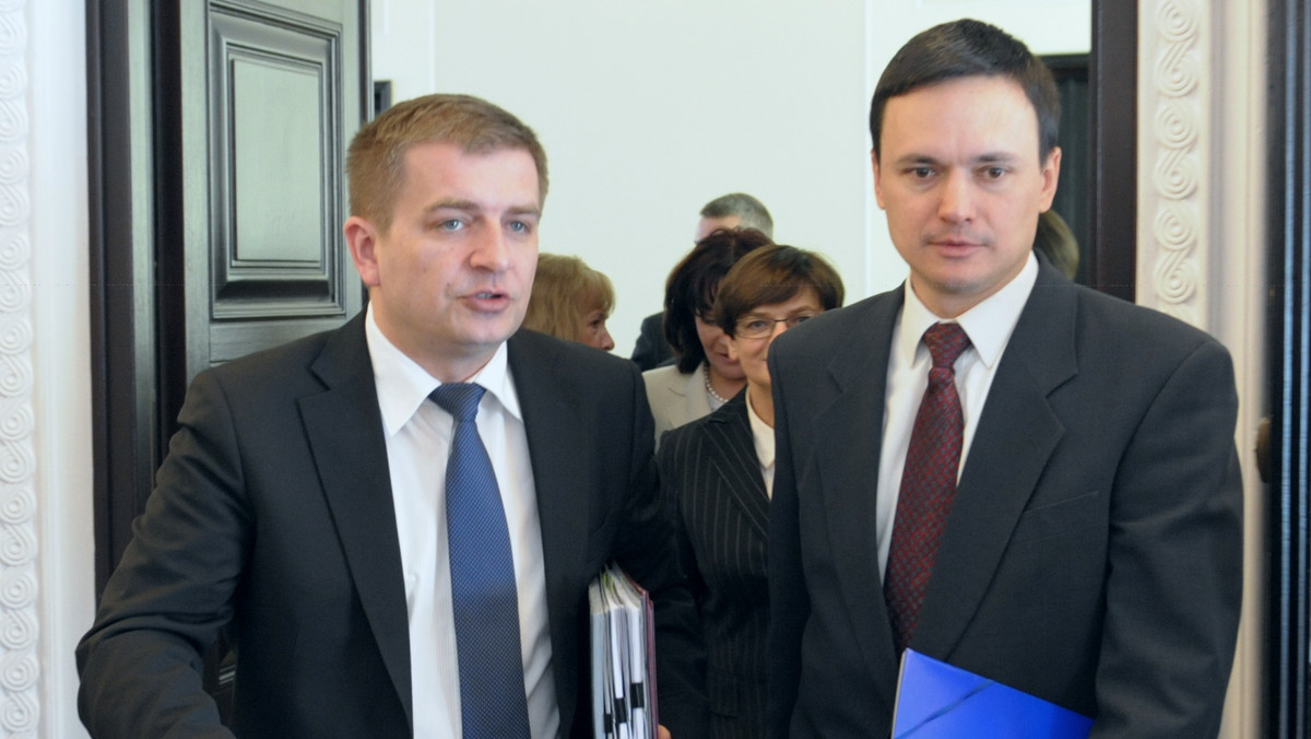 29 maja br. szef MSW Jacek Cichocki spotka się w Warszawie z dyrektorem generalnym Interpolu. Będą rozmawiać m.in. na temat zmian, które mają zapobiec zatrzymywaniu np. opozycjonistów poszukiwanych przez Interpol na wniosek Białorusi.