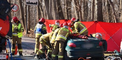 Tragedia na Mazowszu. Kierowca zjechał nagle na przeciwległy pas [ZDJĘCIA]