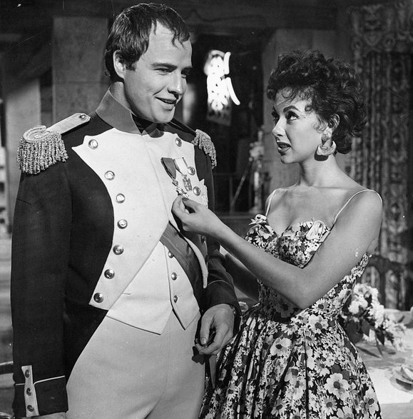 Rita Moreno i Marlon Brando na planie filmu "Desirée" (1954)