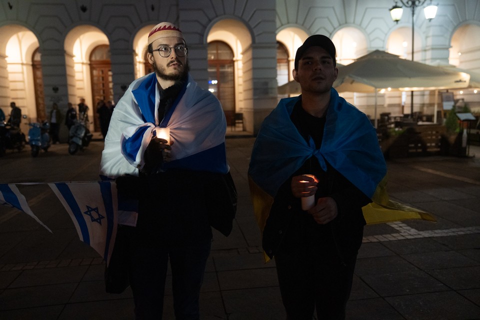 Protest Palestyńczyków pod pomnikiem Kopernika