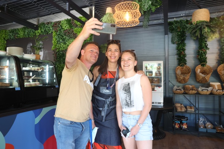 Algunos clientes también se hicieron selfies / foto: Zita Pozsonyi