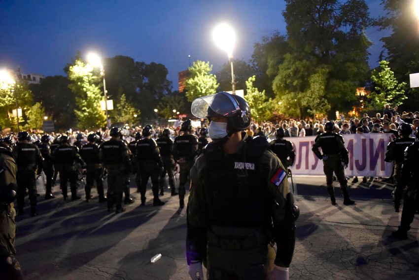 nasilje protest ispred skupstine 110520 ras foto Snezana Krstic122 preview