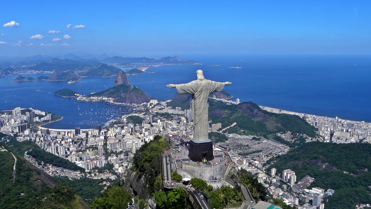 Światowe Dni Młodzieży, które odbyły się w 2013 roku w Rio de Janeiro, przyciągnęły na plażę Copacabana trzy miliony pielgrzymów. Jednocześnie – informację podaję za Catholic Herald - pozostawiły archidiecezję Rio de Janeiro z długiem w wysokości 38,4 mln dolarów amerykańskich.