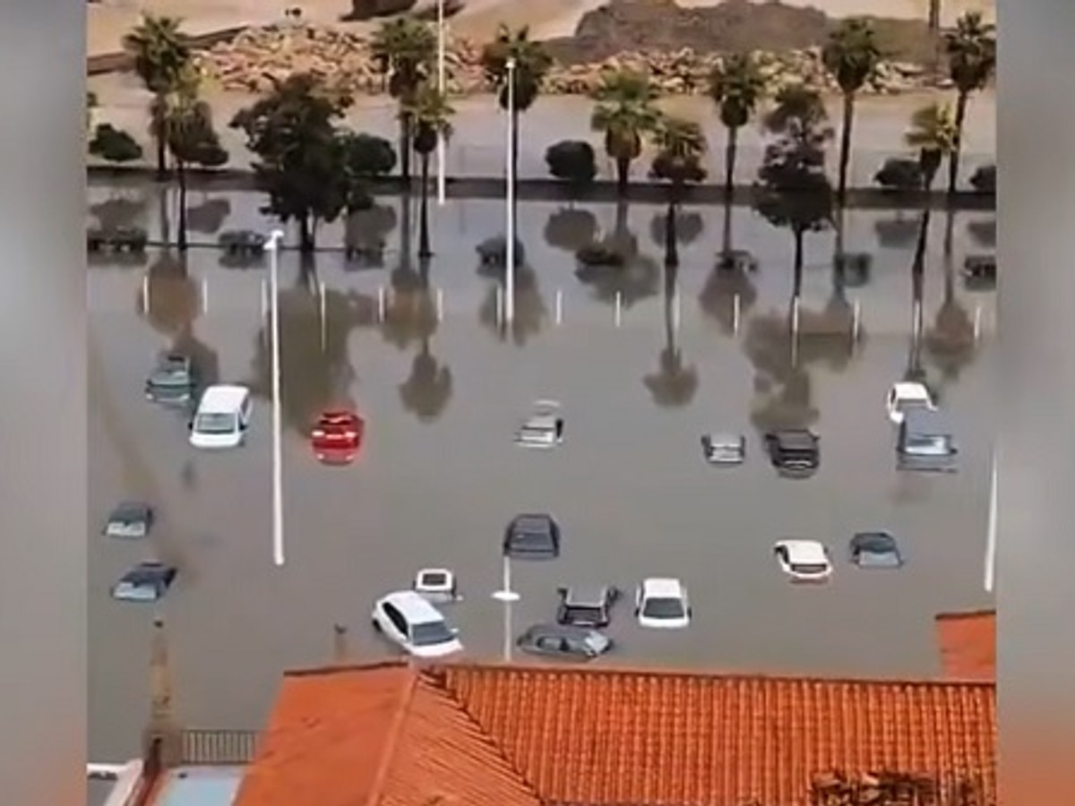 (FOTO, VIDEO) STRAVIČNA OLUJA RAZORILA ŠPANIJU Valensija POD VODOM, haos u Olivi, a stiže novo nevreme: Raste broj mrtvih
