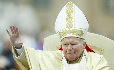 'Dobre imię' Wojtyły będzie chronione uchwałami? Trwa pierwsze czytanie poselskich projektów