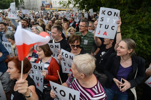 Protest przed warszawską siedzibą PiS.