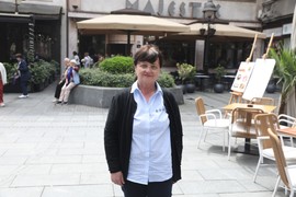 Vesna je penzionerka iz Novog Sada, a nakon što smo joj potpuno TRANSFORMISALI FRIZURU izgleda kao devojčica! Skinuli smo joj bar 20 godina s lica