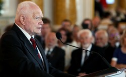 Prof. Strzembosz honorowym obywatelem Warszawy. "To dla mnie ważne wyróżnienie"