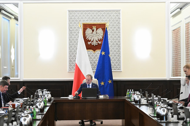 Premier Donald Tusk przed posiedzeniem rządu w KPRM w Warszawie