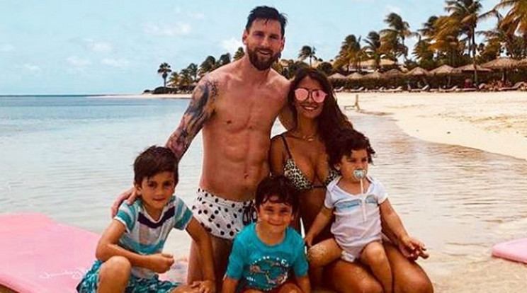 Messi és családja az Antigua és Barbudához tartozó Jumby Bay nevű szigeten pihen