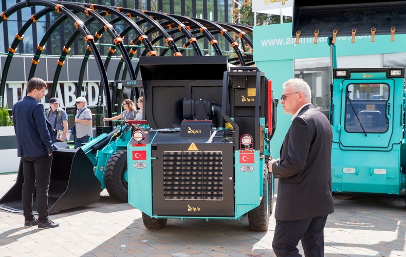 Jednym z ważniejszych wydarzeń katowickich targów będzie wtorkowa konferencja branżowa „Węgiel w okresie transformacji energetycznej”. W jej trakcie przedstawiciele Ministerstwa Energii przedstawią konsultowany obecnie między resortami „Program dla sektora górnictwa węgla kamiennego w Polsce na lata 2016-2030”.

<br><br>mtb/ akp/ son/<br> fot. (mr) PAP/Andrzej Grygiel
