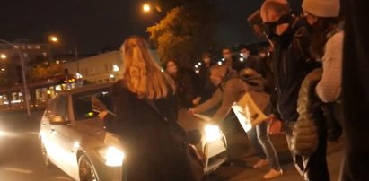 TVN24: to funkcjonariusz specsłużb wjechał w demonstrantki