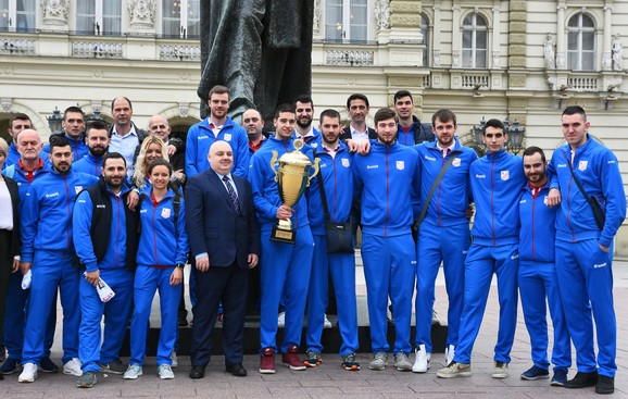 Odbojkaši Vojvodine sa peharom u Novom Sadu