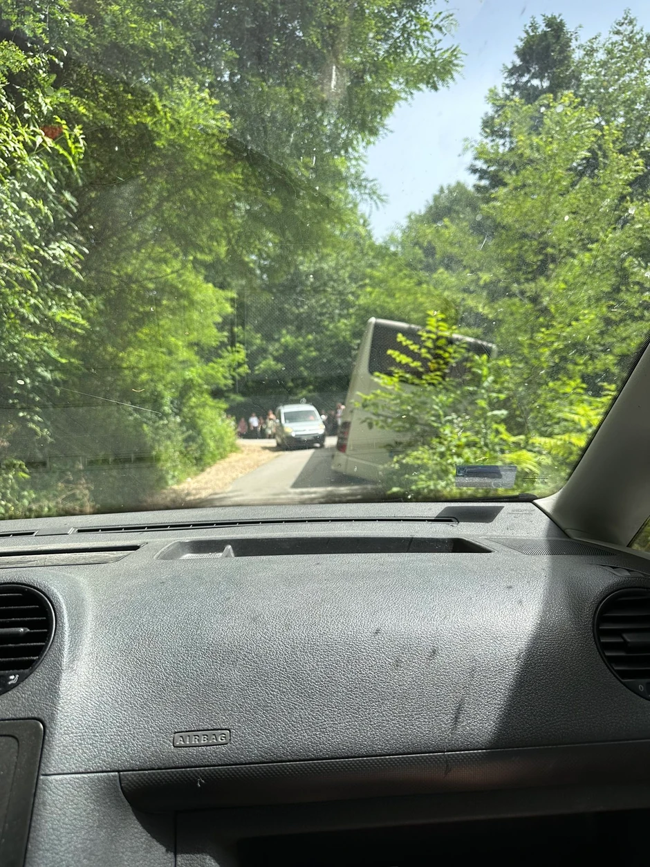 Autobus sleteo sa puta kod Kosjerića