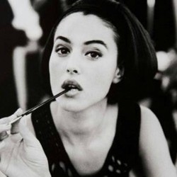 Po prostu Bellissima! Monica Bellucci wczoraj i dziś [ZDJĘCIA]