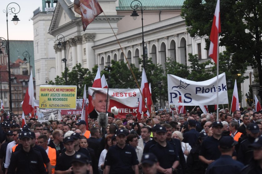 Obchody miesięcznicy smoleńskiej w Warszawie.