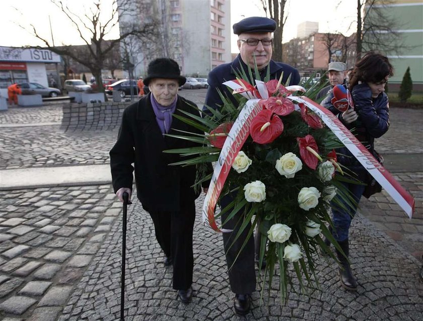 Wałęsa złożył kwiaty pod pomnikiem Poległych Stoczniowców