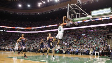 NBA: Czarodzieje przegrali w Bostonie, jedna porażka dzieli ich od zakończenia sezonu