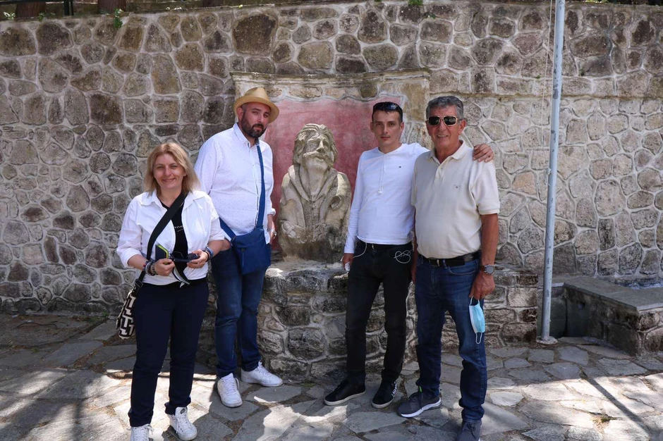 Kosta i novinari iz Srbije