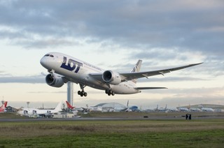 LOT: Kolejny Dreamliner będzie stał bezużyteczny