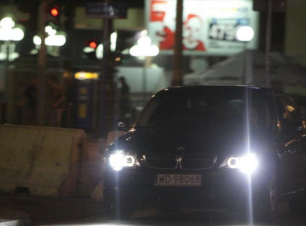 Rządowe bmw wozi ministra do drogiego klubu