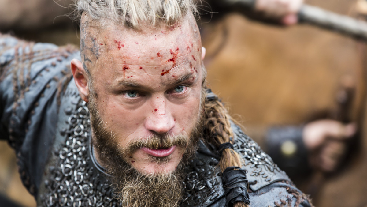 Travis Fimmel - gwiazdor serialu "Wikingowie" - zdradza, co działo się na planie serialu. Jak ekipa zareagowała na popualrność produkcji? Co jest dla niego najbardziej atrakcyjne w roli Wikinga? Co wydarzy się w drugim sezonie? Serialowy Ragnar szczery do bólu!