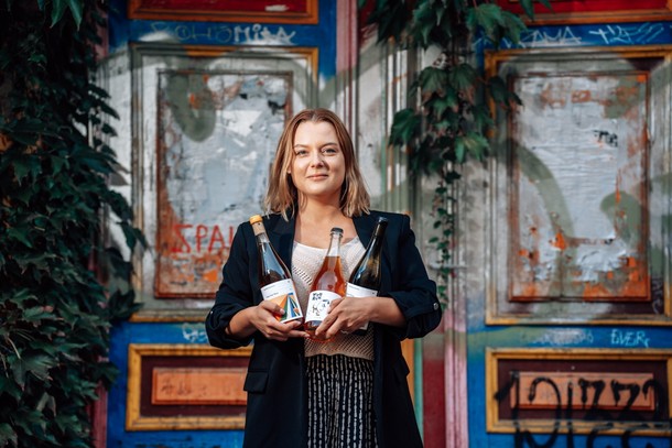 Karolina Carrier, jest właścicielką Grape and Grono w Berlinie