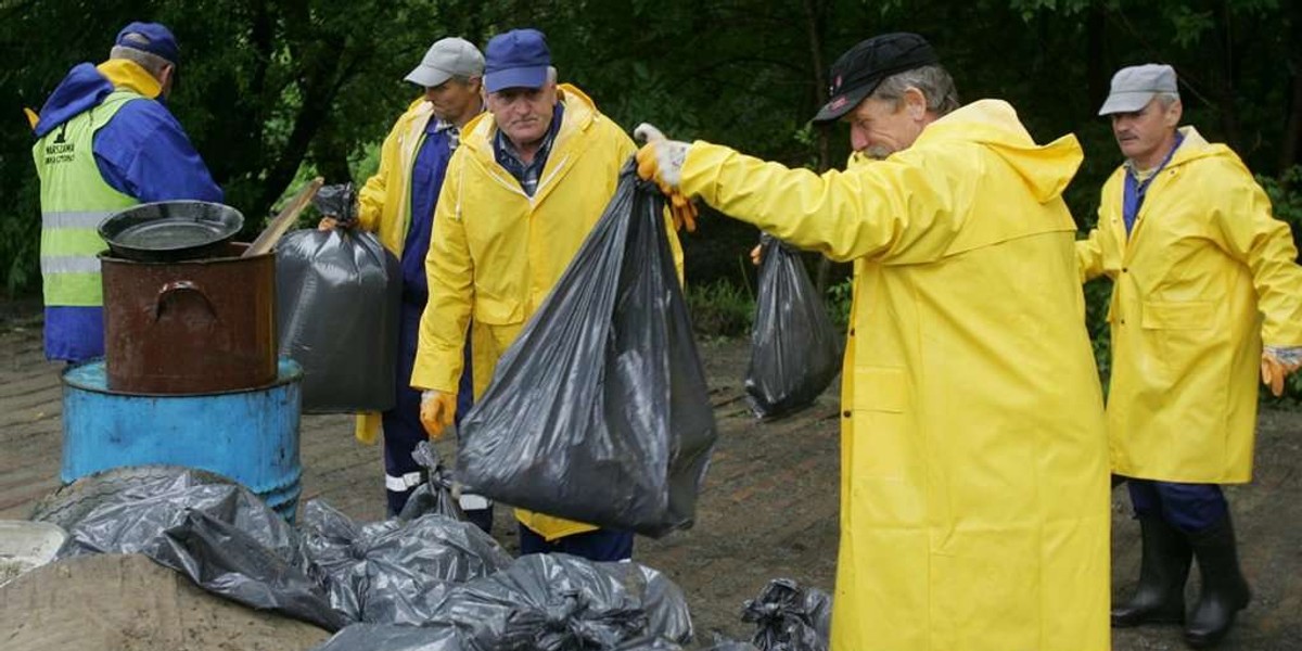 Miasto usunie śmieci i konary znad Wisły, wytnie drzewa w międzywalu, zlikwiduje altanki działkowe na Golędzinowie, zbuduje umocnienia na Wybrzeżu Helskim, naprawi Wał Zawadowski. Pójdzie na to 2,8 mln zł