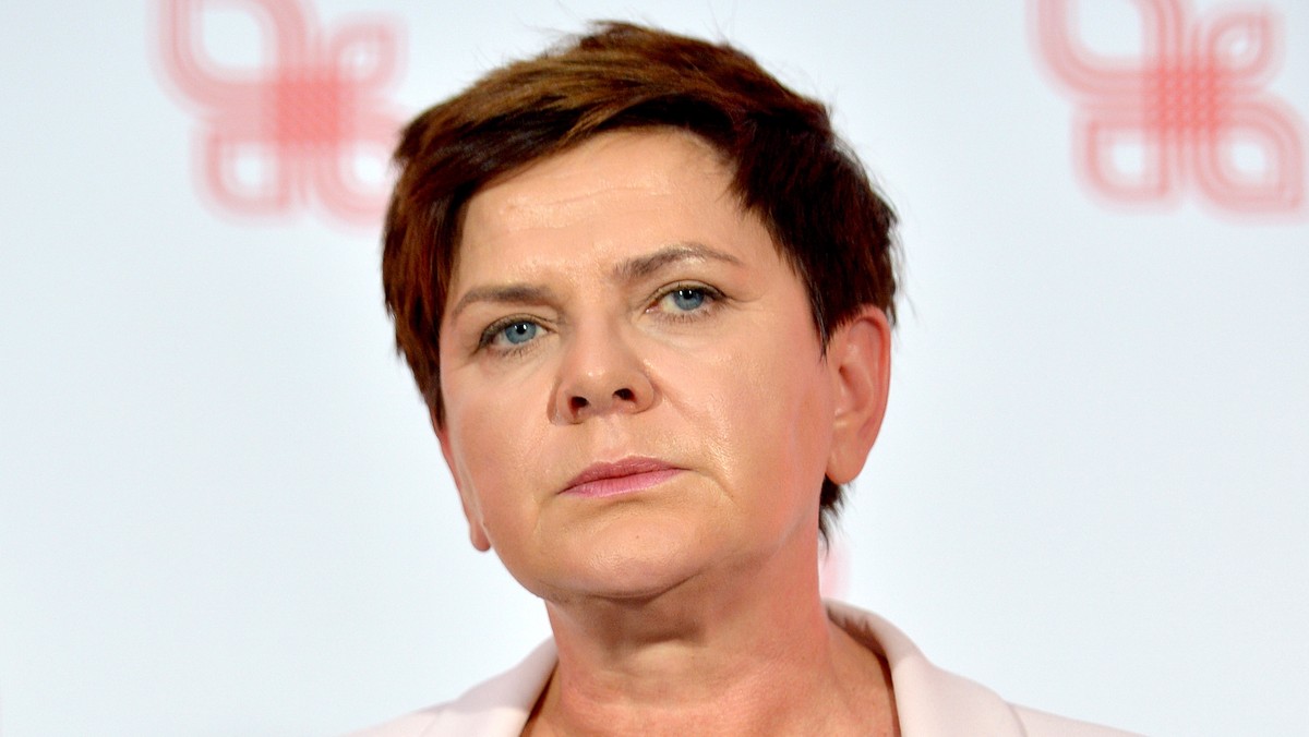 Premier Beata Szydło podkreśliła, że od komisji śledczej ds. Amber Gold oczekuje wyjaśnienia tej sprawy. Jej zdaniem to jedna z tych afer, która najbardziej godzi w polskich obywateli. Premier uważa, że prace komisji będą merytoryczne, co gwarantuje jej szefowa Małgorzata Wassermann (PiS).