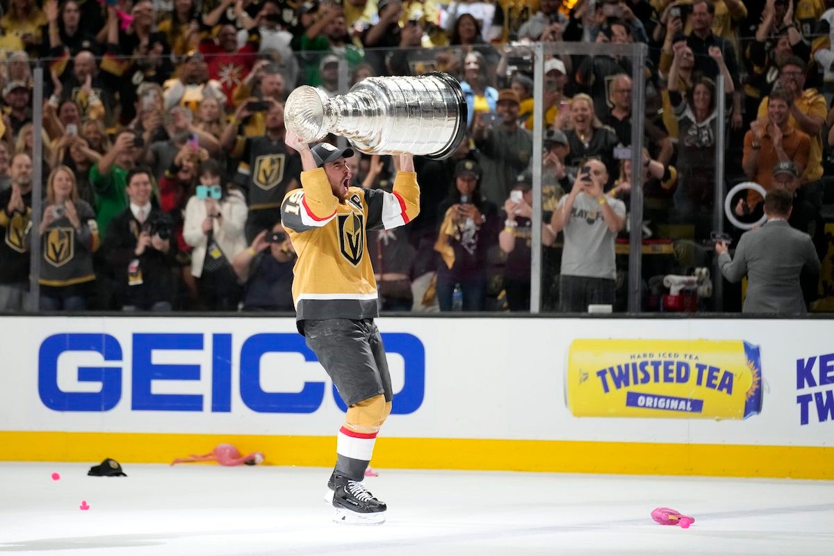 NHL finále: Vegas Golden Knights - Florida Panthers.