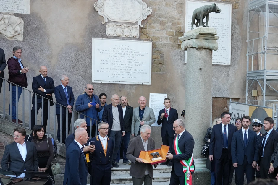Gradonačelnik Rima uručio Robertu de Niru nagradu "Kapitolska vučica"