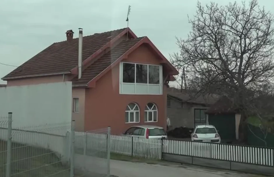 Nadežda, Toma, kuća