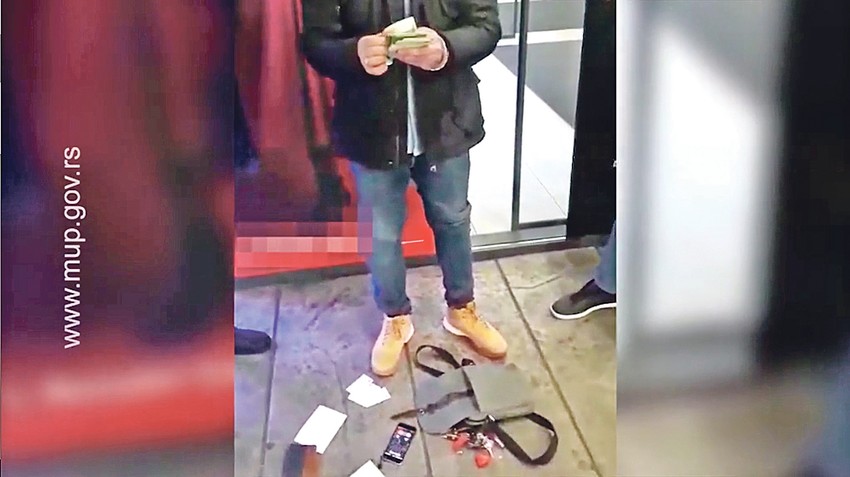 Akcija hapšenja čelnika "Vinče" snimala je, u sklopu istrage, i policija, a nuđen je mito od 4.000 evra, koji je i zaplenjen.