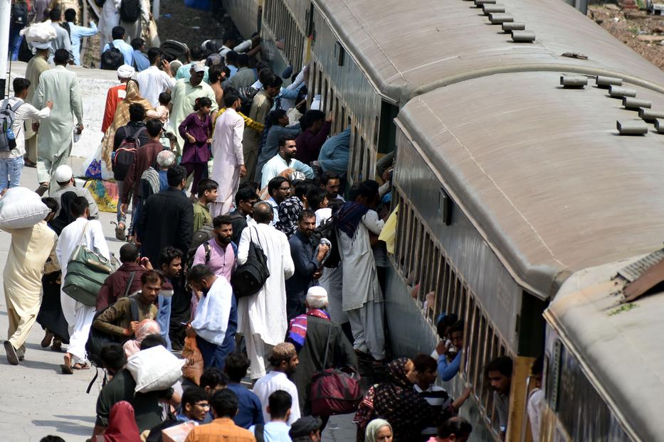 Legalább 19-en meghaltak és 50-en megsérültek, amikor egy vonat kisiklott Pakisztán déli részén / Illusztráció: Northfoto