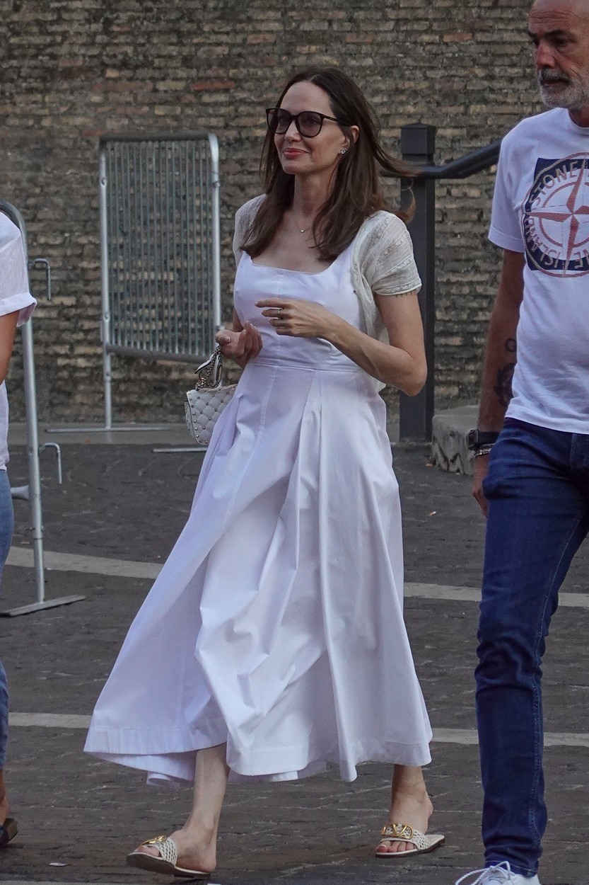 Angelina Jolie megtalálta a tökéletes nyári ruhát