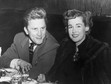 Kirk Douglas wraz z pierwszą żoną - aktorką Dianą Dill, 1950 r.