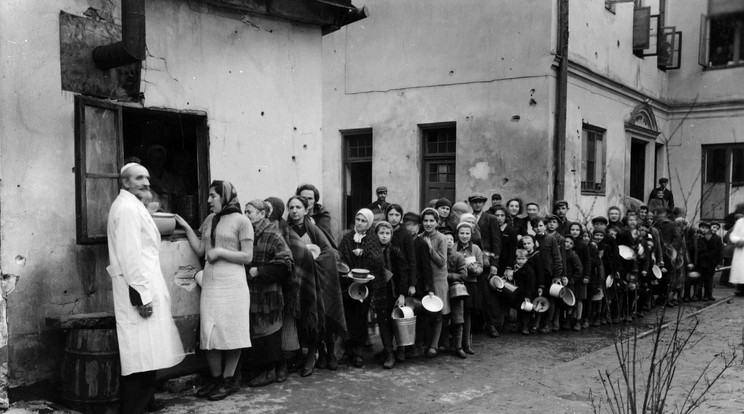 A holokauszt évei óriási csapást mértek a lengyel zsidóságra is - a kép 1940-ben, a varsói gettóban készült / Fotó: Northfoto