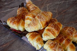 BANATSKE KIFLICE su meke kao duša i DANIMA OSTAJU SVEŽE: Naše bake mesile su testo dok im se ne OZNOJE "GREDICE" - ovo je ORIGINALNI RECEPT