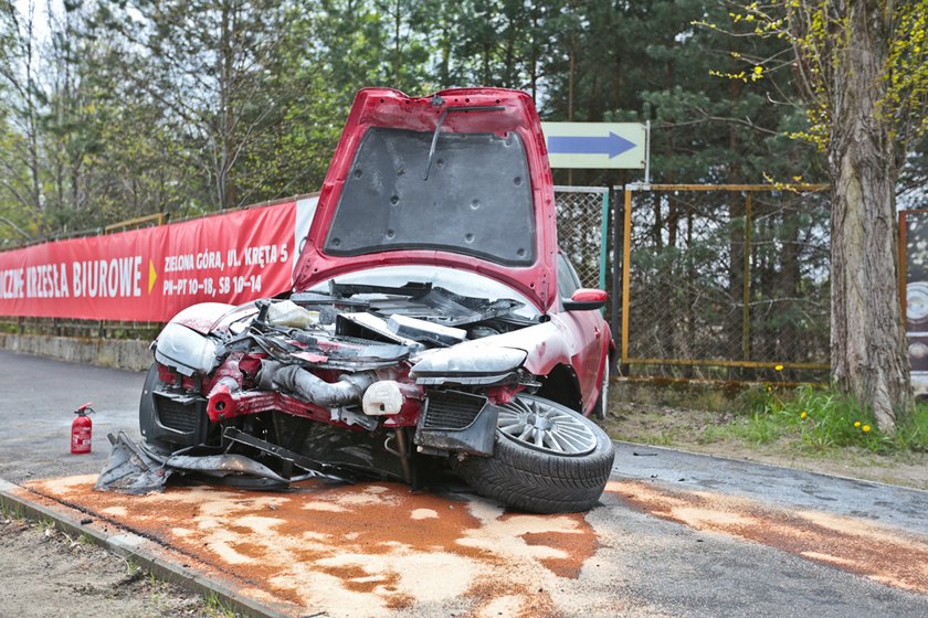 Wypadek sportowej mazdy RX8 w Zielonej Górze