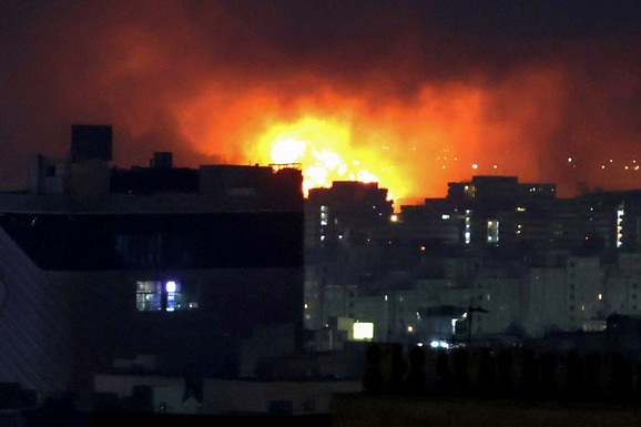 HITNA EVAKUACIJA U DUBAIJU ZBOG PROJEKTILA Eksplozije i u Bahreinu, Iranci raketirali još jednu američku bazu: Počeo NOVI TALAS NAPADA NA EMIRATE