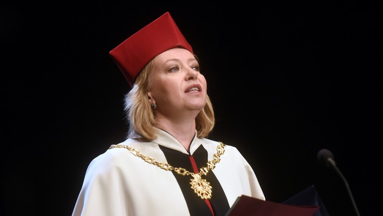 Masowy sprzeciw szkół artystycznych i uniwersytetów. Przedstawiciele polskiego środowiska akademickiego, w tym rektorzy najważniejszych szkół artystycznych - rektor Akademii Sztuk Teatralnych w Krakowie Dorota Segda i rektor Akademii Teatralnej Wojciech Malajkat - w liście otwartym sprzeciwiają się decyzji Trybunału Konstytucyjnego w sprawie aborcji, piętnowaniu osób nieheternormatywnych czy działaniom nowego ministra edukacji, Przemysława Czarnka.