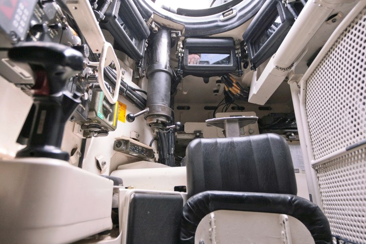 Leopard 2A5 dostarczony do 34. Brygady Kawalerii Pancernej z Żagania. Widok wnętrza.<BR><BR>Fot. (lm/jkm) PAP/Lech Muszyński