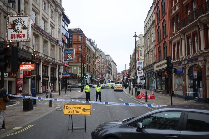 Kolima uleteo među pešake u Londonu