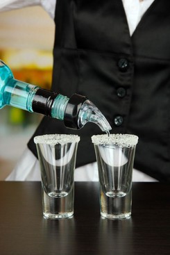 Wódka traci moc. Dlaczego pijemy mniej wysoko procentowych alkoholi?