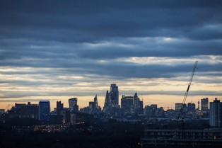 U połowy hospitalizowanych z powodu Covid-19 w Wielkiej Brytanii wystąpiły powikłania [BADANIE]