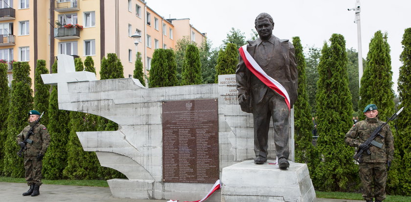 Pomnik grozy. To ma być Lech Kaczyński?!