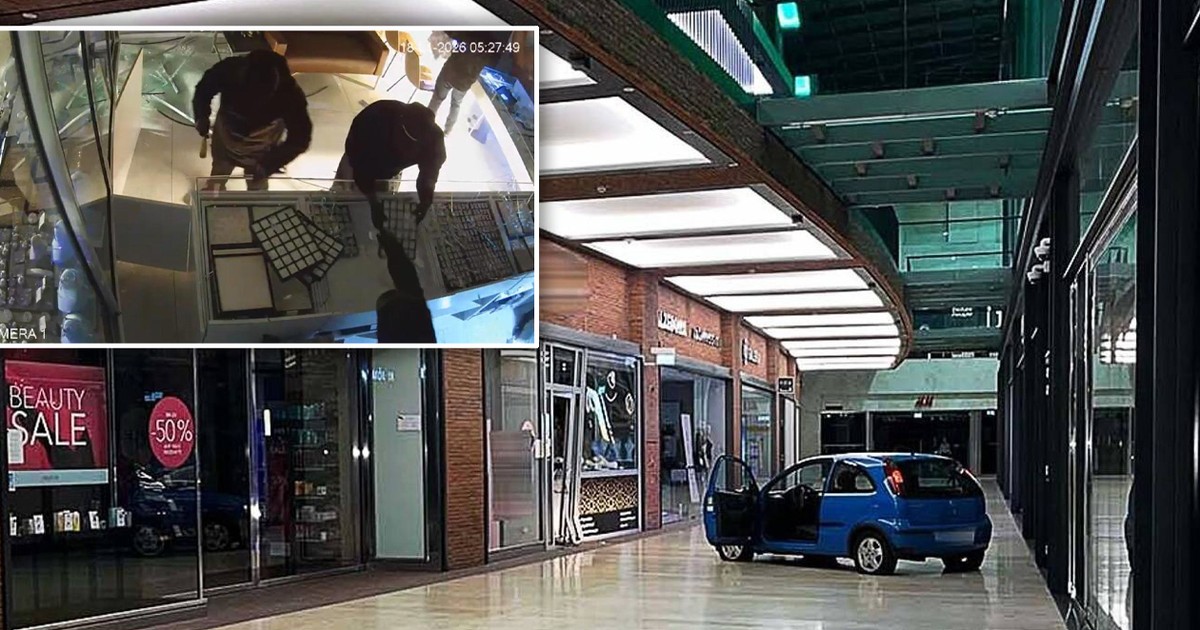 Włamanie jak z filmu. Wjechali autem do galerii i w dwie minuty wynieśli kilogramy złota