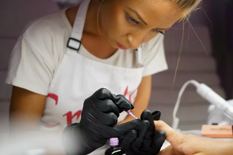 Lekarze przestrzegają przed manicure hybrydowym Fot. Cheda Stankovic