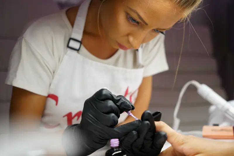 Lekarze przestrzegają przed manicure hybrydowym Fot. Cheda Stankovic