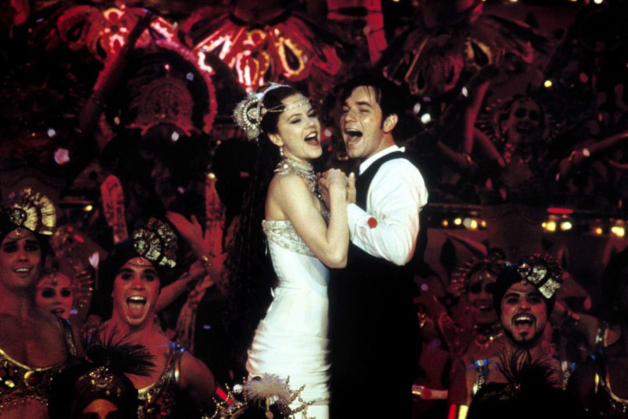 Ewan McGregor jako Christian i Nicole Kidman jako Satine w filmie "Moulin Rouge!" (2001)